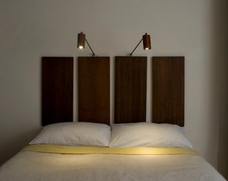 Veioze dormitor lemn montate pe perete