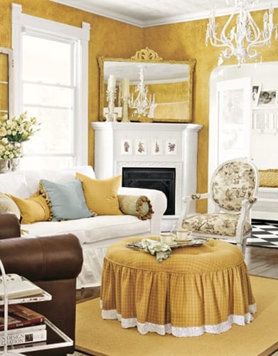 Living cu decor alb auriu