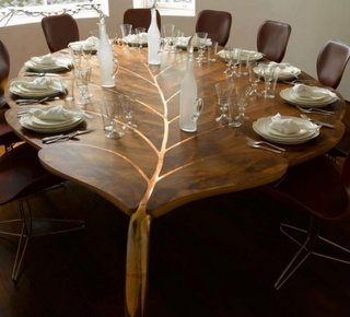 Masa din lemn in forma de frunza