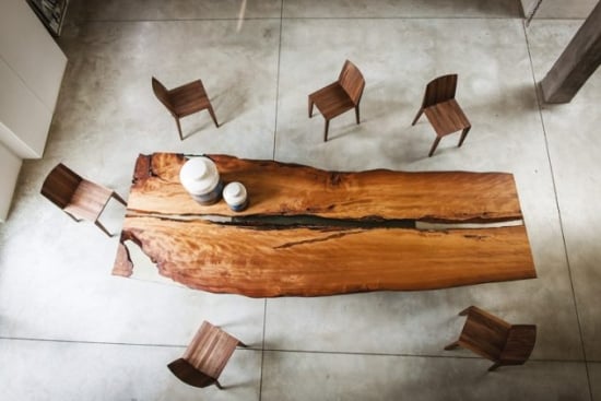 Masa din lemn masiv