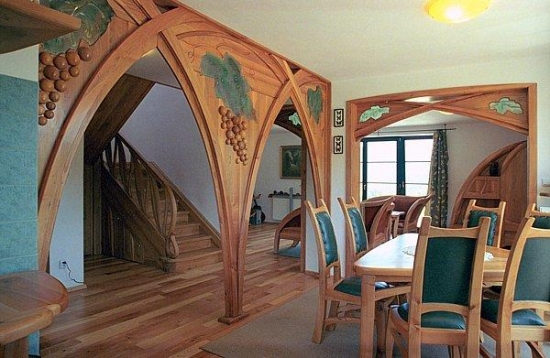 Pereti despartitori din lemn cu arcada
