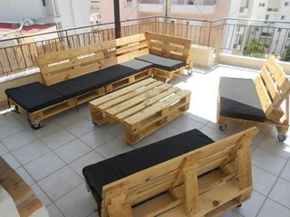 Mobilier terasa coltar si canapele din lemn de la paleti