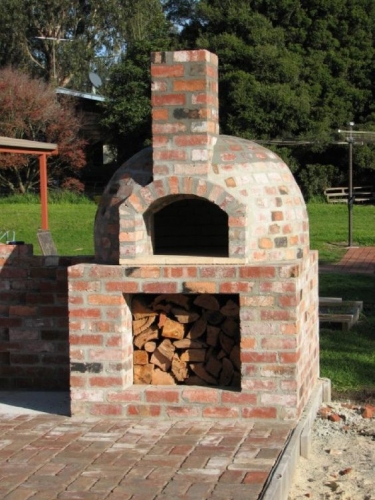 Constructia unui cuptor de pizza pe lemne