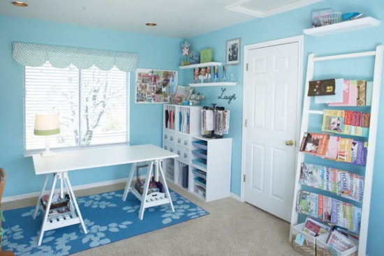Camera de copil cu birou si biblioteca pentru carti