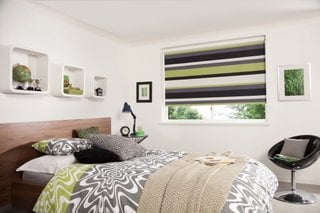 Model de stor textil pentru dormitor in dungi orizontale culoare havana si lime