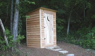 Model toaleta din lemn