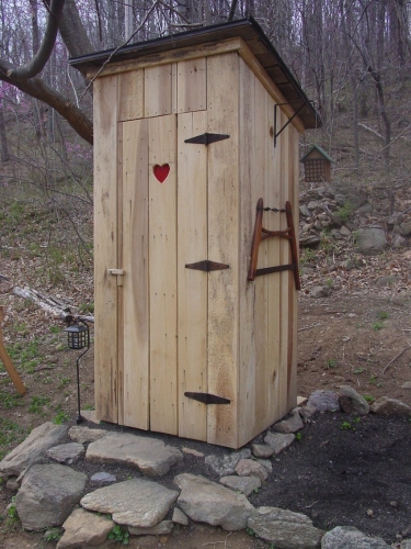 WC curte din lemn