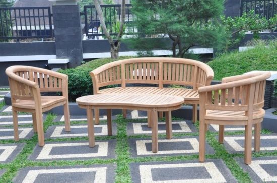 Set de mobilier de gradina din lemn de tec cu masa joasa ovala doua fotolii si banca de doua persoan