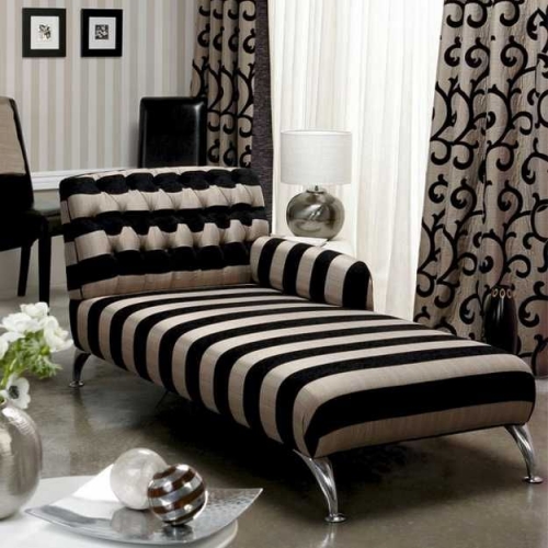 Model de divan pentru living in dungi negre cu crem