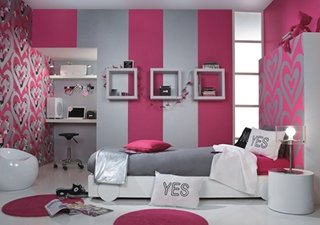 Dormitor cu tapet in 2 culori