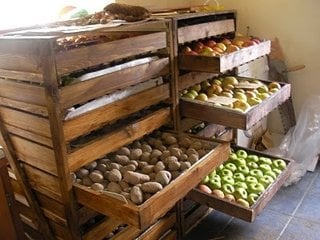Dulap din lemn cu sertare pentru apstrarea fructelor si legumelor