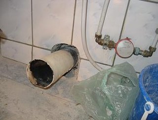 Obiecte sanitare teava scurgere WC demontat