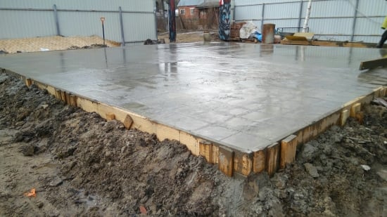 Placa beton turnata