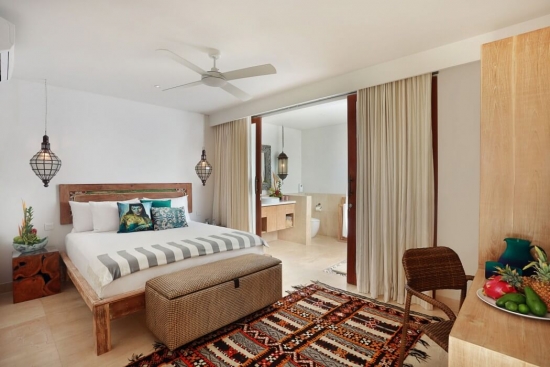 Dormitor amenajat cu mobilier si lustre in stil marocan
